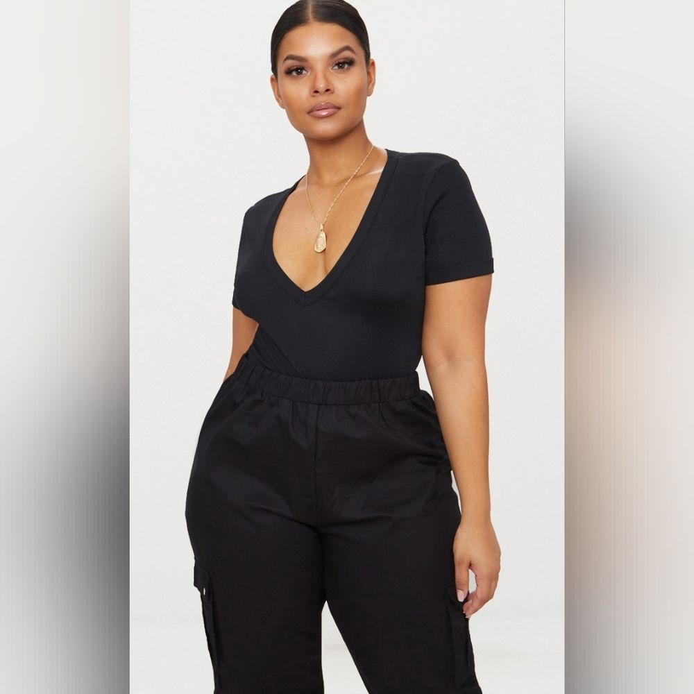 PRETTYLITTLE THING Plus Black‎ Ribbed Plunge Short Sleeve Bodysuit Size 18 NWT - Picture 4 of 11